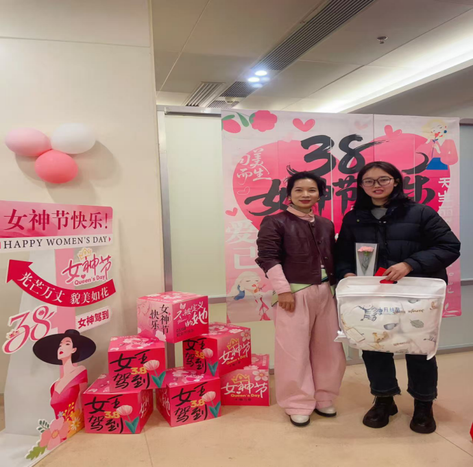 2b09b8e4-10a8-49ce-82a7-9ece55f9d38c